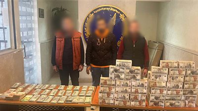 حملات مكثفة على تجار العملة.. ضبط 3 أشخاص بتهمة الإتجار غير المشروع بالنقد الأجنبي 
