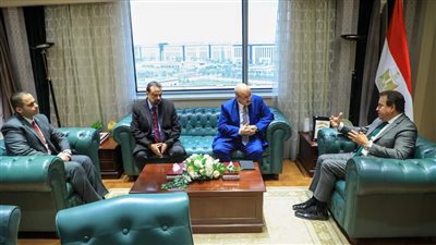 وزير الصحة يهنئ الدكتور نعمة عابد بتكليفه ممثلا لمنظمة الصحة العالمية الجديد في مصر