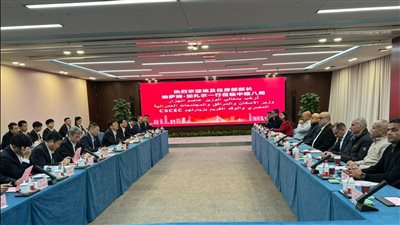 وزير الإسكان يلتقي رئيسى القطاع الدولي والمكتب الهندسي الثامن بشركة 