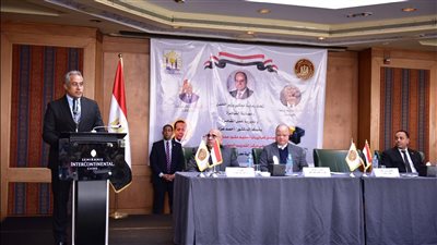 وزير العمل ومحافظ القاهرة يفتتحان معرضًا لمنتجات مركز تدريب مهني