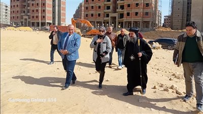 أسقف السويس يتجول في السويس الجديدة  تمهيداً لبناء كنيسة مار مرقس