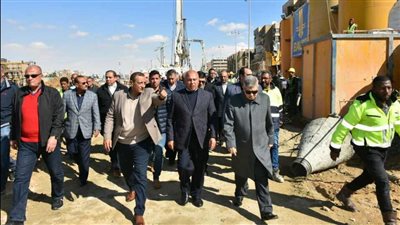  وزير النقل ورئيس هيئة قناة السويس يتفقدان ترسانة السويس البحرية 