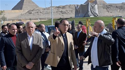رئيس الوزراء يتفقد مشروعات تطوير المنطقة المحيطة بالمتحف المصري الكبير 