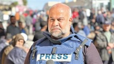  الصدمات تتوالي| وفاة والدة وائل الدحدوح.. والصحفي: لحقت بأحفادها