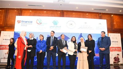 وزيرة الهجرة تشهد إطلاق 