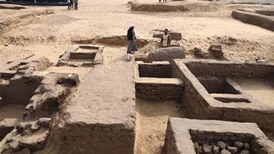 عرضوها على تربيزة.. أول رد من السياحة عن واقعة تماثيل الأوشابتي بسقارة