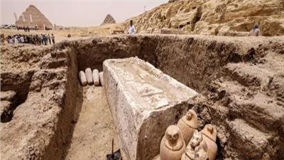 حقيقة تضرر مجموعة من التماثيل الأثرية بمنطقة سقارة.. الوزراء يوضح