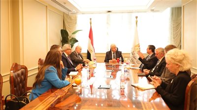 وزير التعليم العالي يستقبل وفد الكلية الملكية للجراحين لبحث سُبل التعاون المشترك