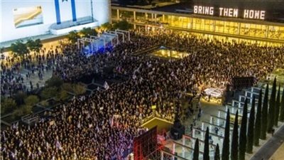 مظاهرات أمام منزل نتنياهو تطالب بعزله وإجراء انتخابات مبكرة