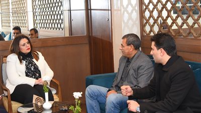 وزيرة الهجرة تعقد لقاء مع رجل أعمال مصري مقيم بفرنسا لبحث مشروعه السياحي المزمع إقامته في مصر