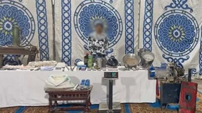 هيروين ومعدات التصنيع . ضبط مقاول بتهمة تصنيع مواد مخدرة بالإسماعيلية
