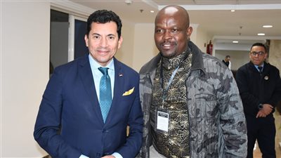 وزير الرياضة يلتقي وفد المجلس الرياضي بالاتحاد الافريقي