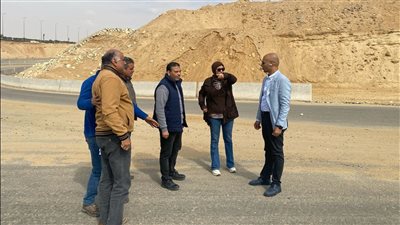 وزير الإسكان يتابع أعمال الطرق والمرافق الجاري تنفيذها بالامتداد الجنوبي للقاهرة الجديدة على مساحة 16 ألف فدان 