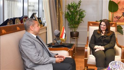 وزيرة الهجرة تستقبل أحد رموز الجالية المصرية بالكويت لبحث استفسارات واحتياجات مواطنينا هناك