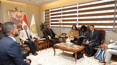 وزير التنمية المحلية يتابع مع وفد برنامج الأمم المتحدة للمستوطنات البشرية الاستعدادات الخاصة باستضافة القاهرة للمنتدى الحضرى العالمى 