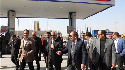 «البترول» تفتتح محطات جديدة لتموين السيارات بالغاز في الجيزة