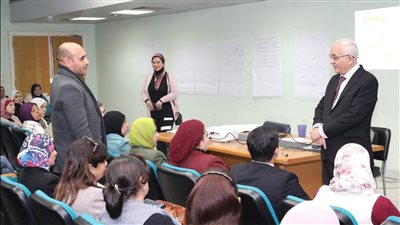  وزير التربية والتعليم يتفقد برنامج تدريب 