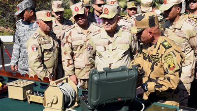 رئيس الأركان يتفقد نظم وأساليب التدريب القتالى للفرد المقاتل بقيادة قوات الصاعقة 