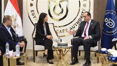 رئيس هيئة الرعاية الصحية يلتقي المدير الإقليمي لشركة جانسن العالمية