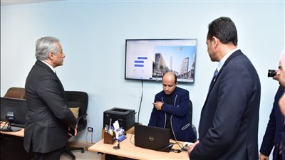 وزير العمل يشهد إطلاق البث الأولي 