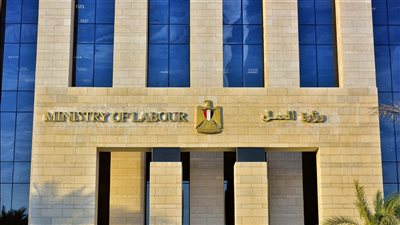 وزارة العمل: إيقاف نشاط شركتين لإلحاق عمالة بالخارج ورفع الإيقاف عن شركتين أُخريين