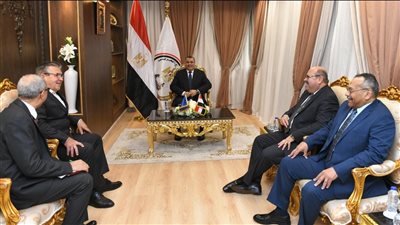 وزير الدولة للإنتاج الحربى يستقبل سفير 