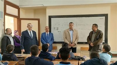 مديرتعليم السويس يواصل تفقده لمدارس المحافظة