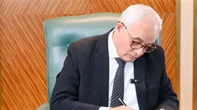 وزير التربية والتعليم يصدر قرارا وزاريا باتخاذ إجراءات تحرير عقود ٥٤ معلما