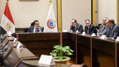 وزير الصحة يتابع الموقف التنفيذي للوزارة في الشبكة الوطنية الموحدة لخدمات الطوارئ 