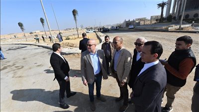 وزير الإسكان يتفقد مشروعات تطوير ورفع كفاءة محاور الطرق بمدينة القاهرة الجديدة