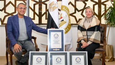 وزيرة البيئة تستقبل المغامر المصري على عبده 