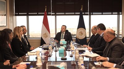 وزير السياحة والآثار يعقد اجتماعاً مع مسئولي شركة Visa لبحث سبل التعاون المشترك في مجال السياحة