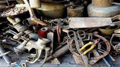 بأسوان.. ضبط مالك مخزن خردة بتهمة سرقة أجزاء معدنية خاصة بأعمدة الإنارة