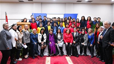 بالصور.. تكريم سميحة أيوب وأشرف زكي من مدارس skills الدولية