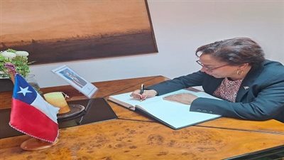 سفيرة الدومينيكان بالقاهرة تعزي في وفاة رئيس تشيلي السابق