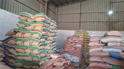 ضربة أمنية لمحاولات حجب السلع.. ضبط قرابة 510 طن أعلاف حيوانية