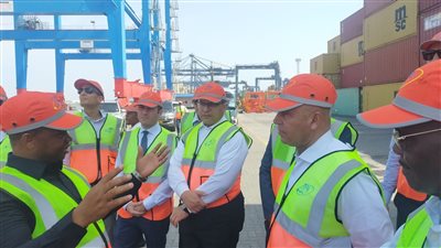 وزير النقل يجتمع مع مسؤولي هيئة التجارة التنزانية  لتدعيم التعاون المشترك في مجال التجارة والنقل البحري 