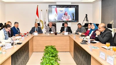 وزيرة البيئة تترأس لجنة تسيير البرنامج الوطنى لإدارة المخلفات الصلبة