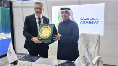 رئيس شركة عرب سات يكرم د. عمرو الليثي رئيس اذاعات وتليفزيونات التعاون الإسلامي