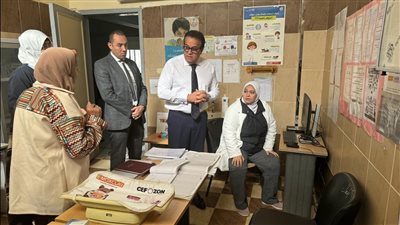 وزير الصحة يتفقد مركز طب أسرة التجمع الثالث في زيارة مفاجئة ويوجه بصرف مكافآة للعاملين به  