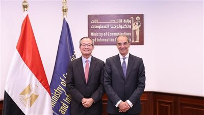 وزير الاتصالات يبحث مع نائب رئيس البنك الدولى للبنية التحتية أوجه التعاون المشترك فى مجالات التحول الرقمى 