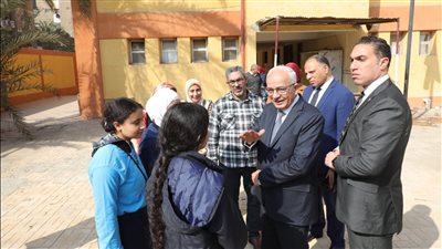 وزير التربية والتعليم يتابع انتظام الفصل الدراسى الثانى بمدرسة الشهيد كريم أحمد عبد الفتاح بالقاهرة