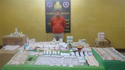 عبر مواقع التواصل الإجتماعي.. ضبط شخص بتهمة الإتجار وترويج الأقراص المخدرة 