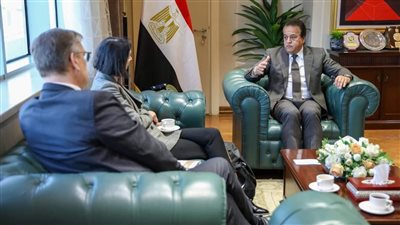 وزير الصحة يناقش سبل دعم المصابين القادمين من قطاع غزة