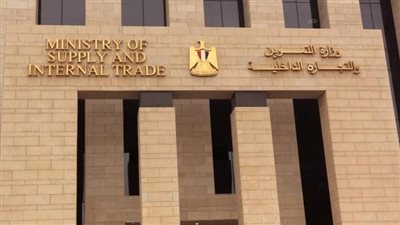وزير التموين يلزم تجار الجملة والتجزئة بالفاتورة الضريبية عند تخزين السلع