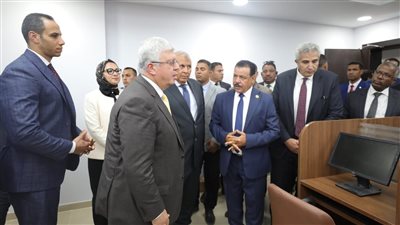 وزير التعليم العالي يفتتح عددًا من المشروعات التعليمية والخدمية بجامعة الوادي الجديد بتكلفة 2 مليار جنيه