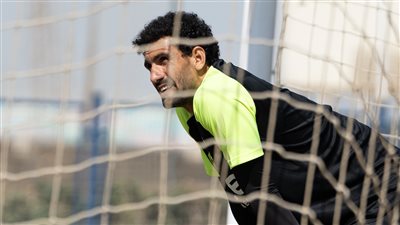 قبل مباراة أبو سليم.. جلسة خاصة بين مدرب حراس الزمالك ومحمد عواد
