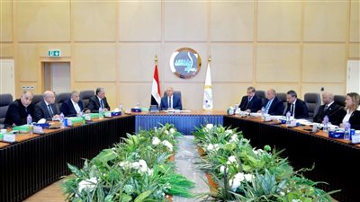 وزير النقل يترأس اجتماع الجمعية العامة للشركة القابضة لمشروعات الطرق والكباري والنقل البري