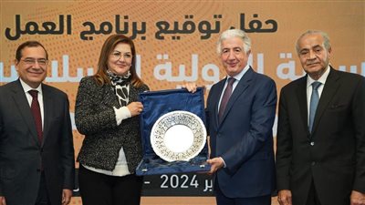 وزيرة التخطيط ومحافظ مصر لدى مجموعة البنك الإسلامي تشهد توقيع  برنامج العمل السنوي