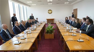 وزير الخارجية يستقبل وفداً من مجلس النواب الأمريكي